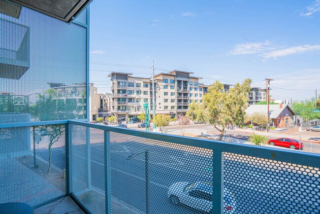 Building Photo - 333 E Roosevelt St