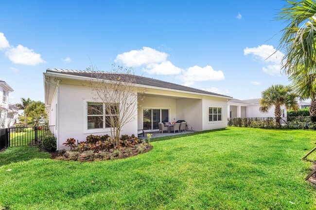 Building Photo - 9256 Crestview Cir