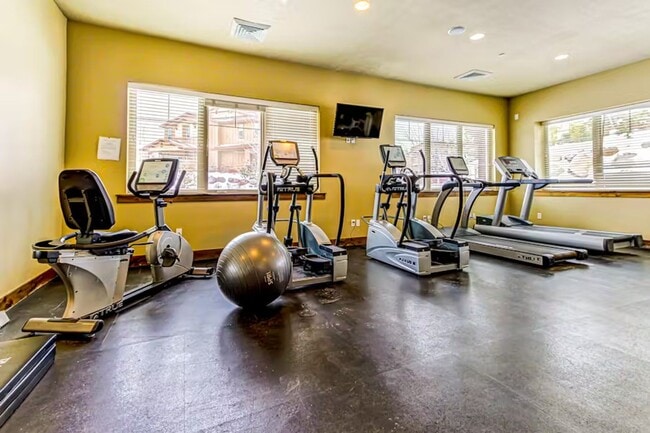 Building Photo - Clean 3 Bedroom Furnished Park's Edge Townhouse with A/C and 2 Car Garage