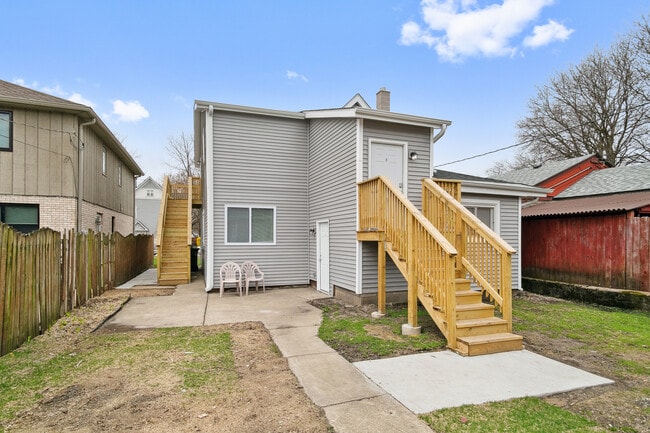 Building Photo - 9305 S Homan Ave