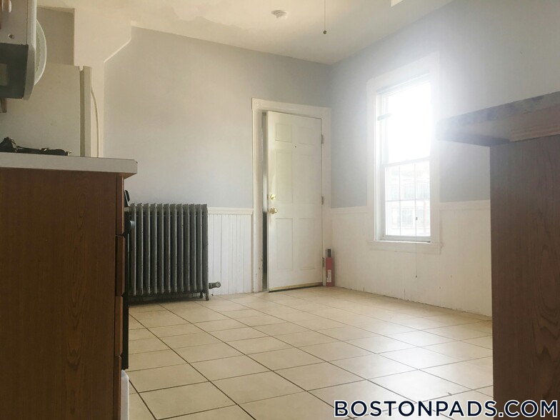 Building Photo - 794 Boylston St