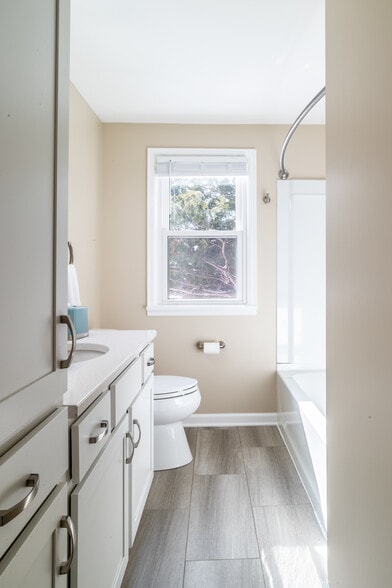 Bathroom - 615 S 38th St