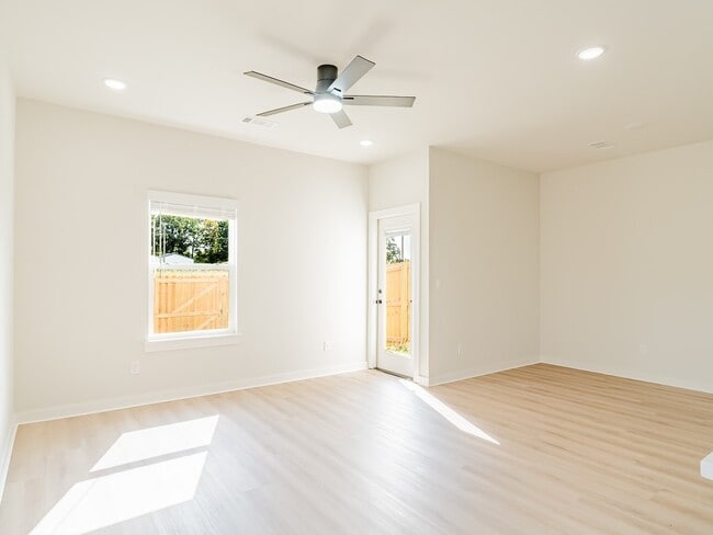 Building Photo - 1720 Cuppett Cir