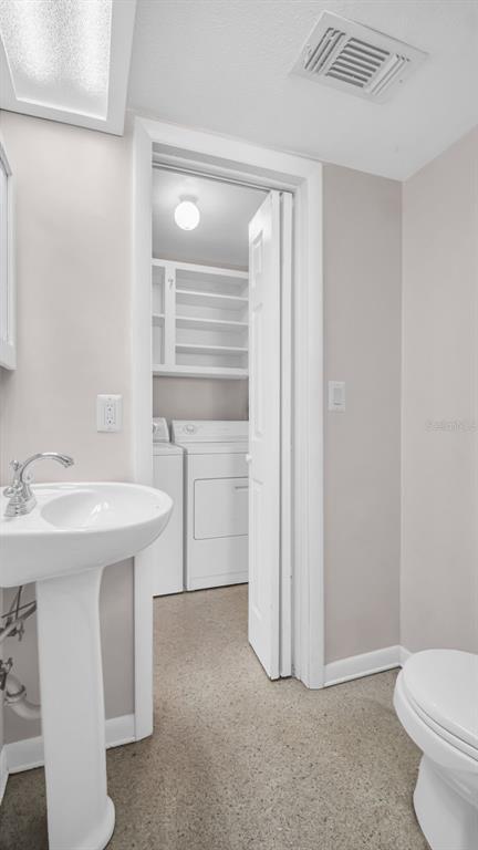 Building Photo - 5831 Hillside St