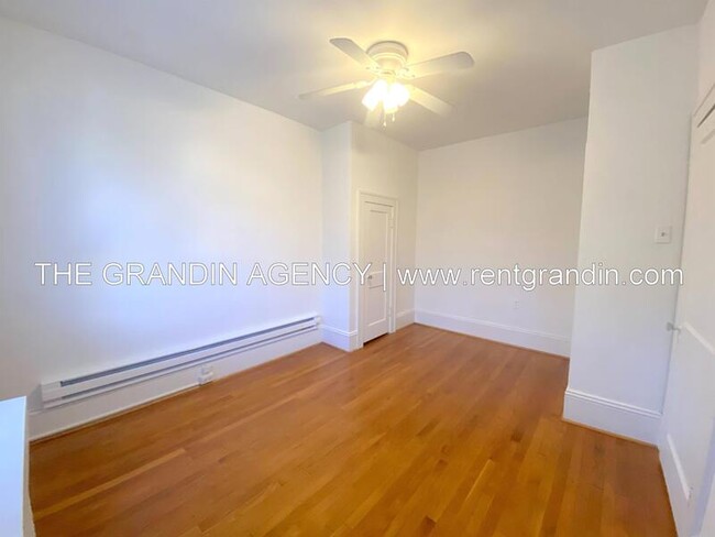 Building Photo - 2504 Longview Ave SW