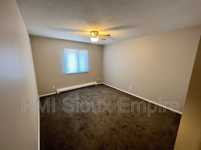 Building Photo - 120 S Garfield Ave