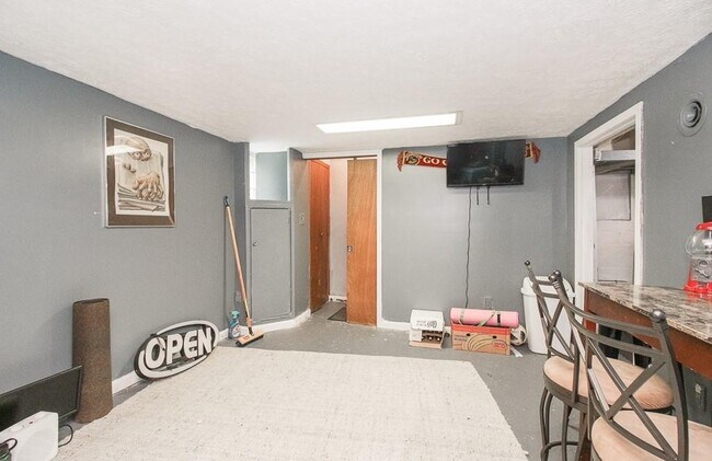 Building Photo - 4027 W 210th St