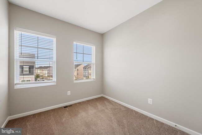 Building Photo - 303 Starry Way Dr