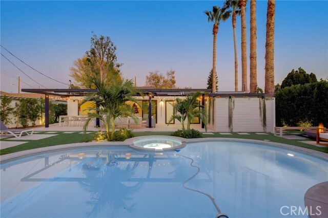 Building Photo - 8161 Encino Ave