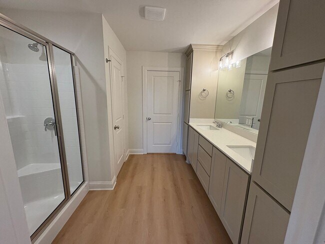 Building Photo - 368 Mary Cir