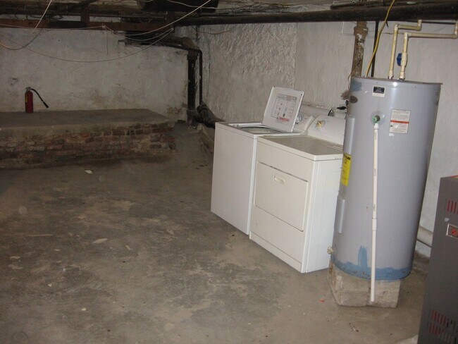 Building Photo - 467 Mechanic St