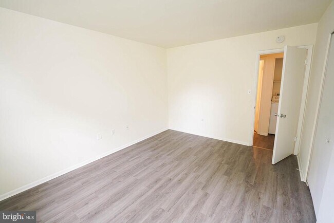 Building Photo - 802 College Ln