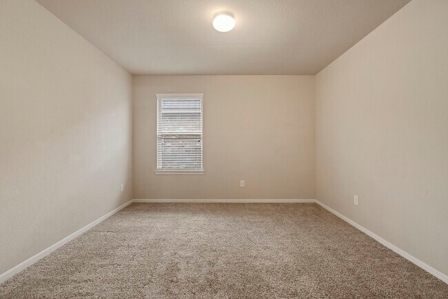 Building Photo - 3322 McDonough Way