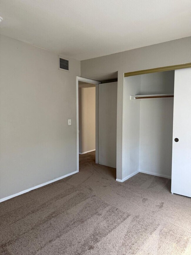 Building Photo - Ready for Move In.  One Month Free Rent