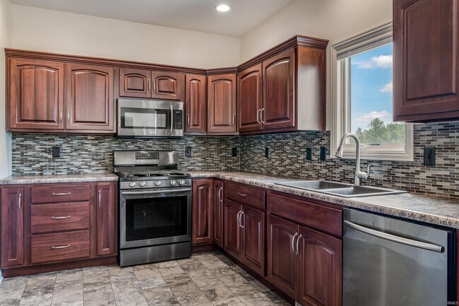 Building Photo - 625 Perolla Dr