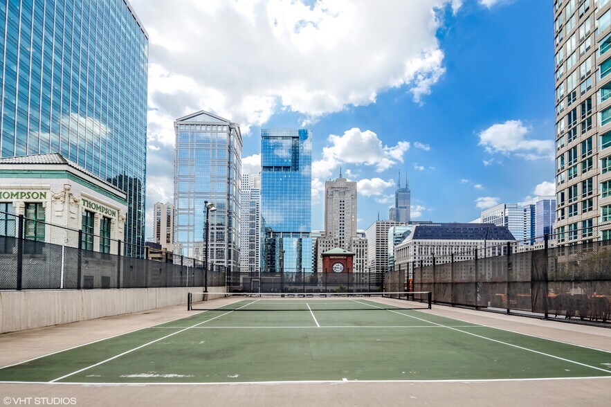 Building Photo - 345 N La Salle Dr