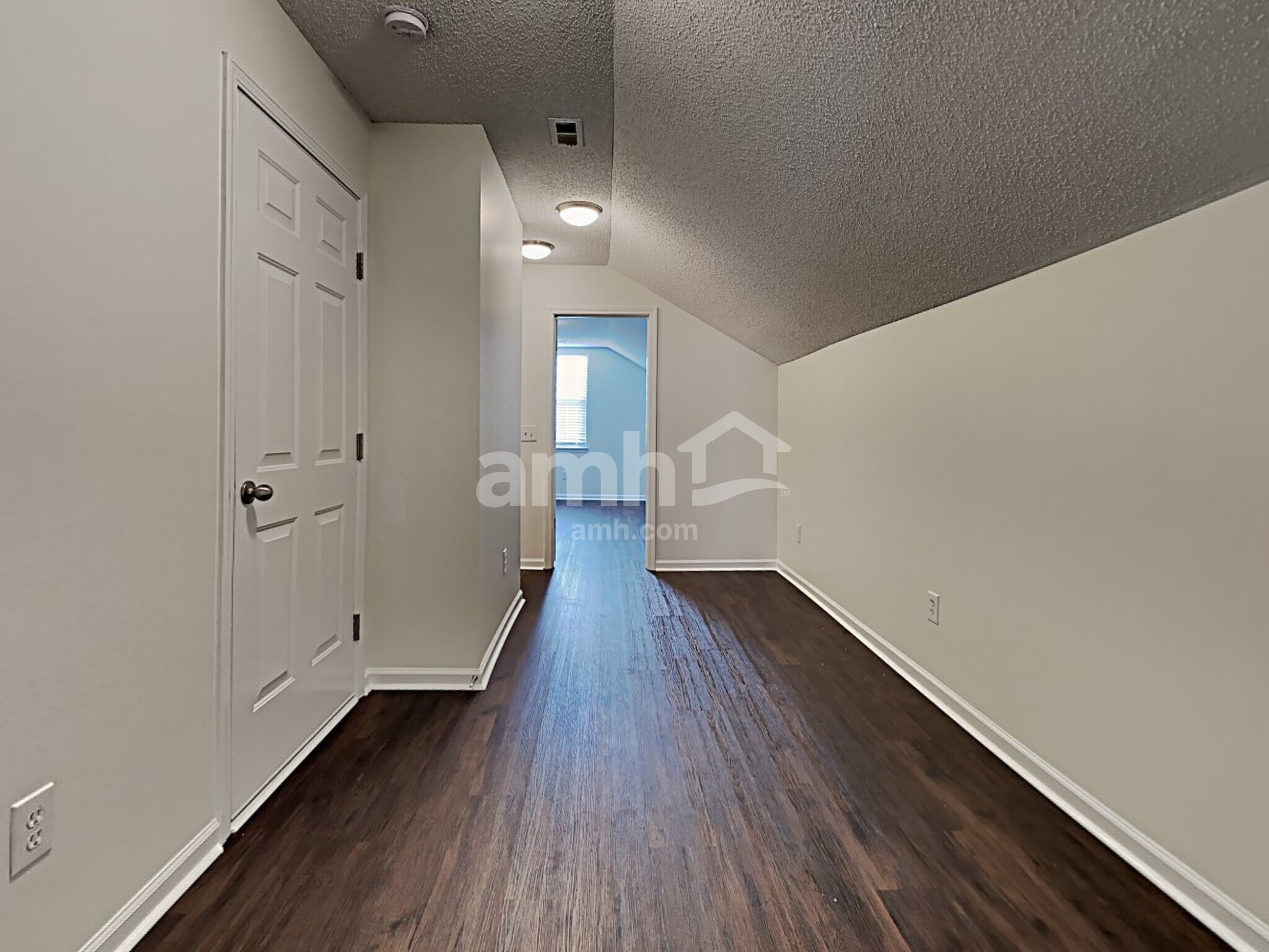 Building Photo - 3028 Crusades St