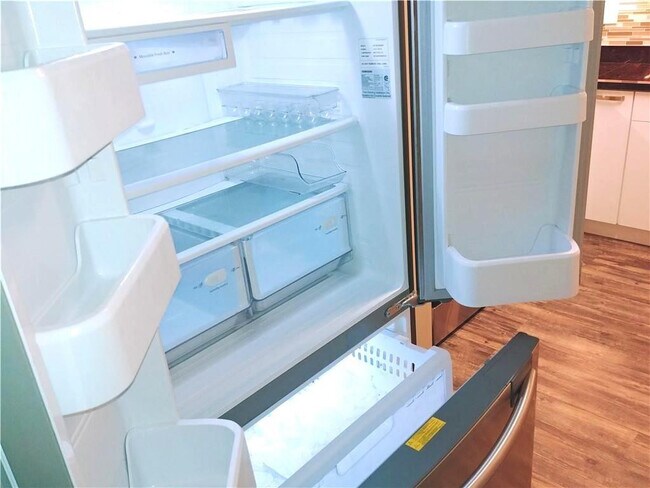 Building Photo - 12 NE 19th Ct