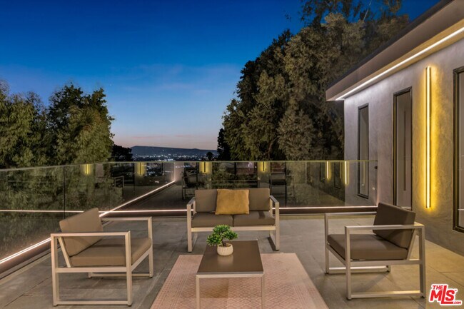 Building Photo - 7966 Mulholland Dr