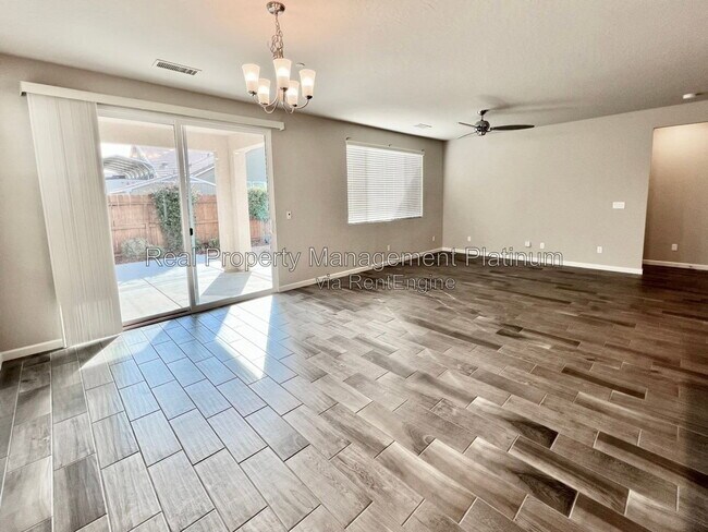Building Photo - 4060 Sussex Ave