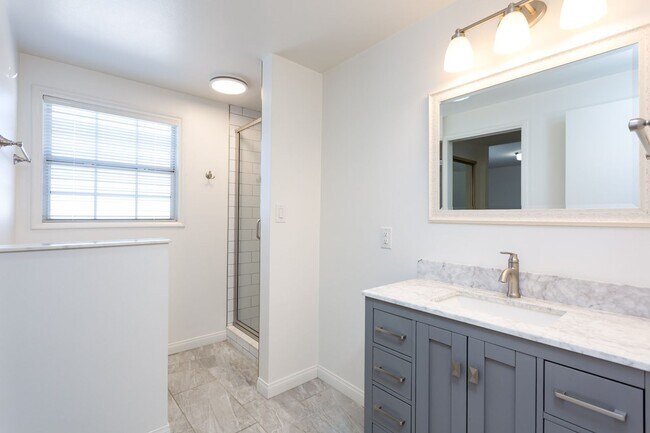 Building Photo - La Mesa Charmer with Mount Helix Views!