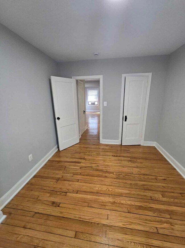 Building Photo - 1128 16th St NE