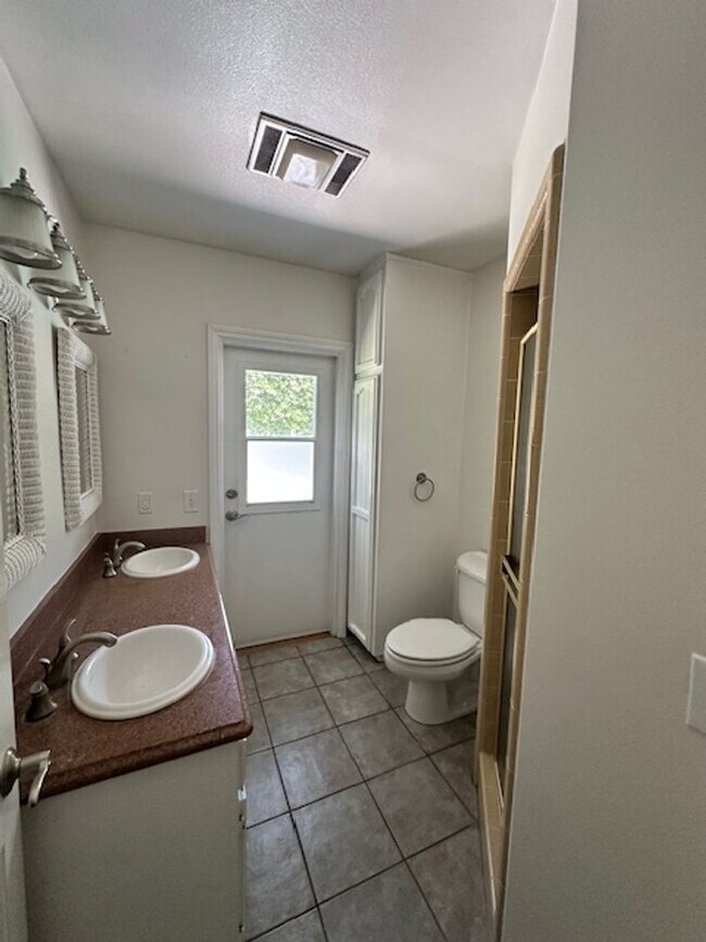 Building Photo - A True Gem in One of the Most Sought-After...