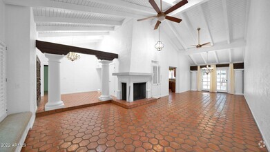 Building Photo - 6701 N Scottsdale Rd