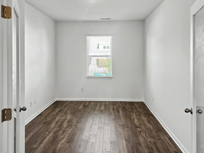 Building Photo - 1404 Jasmine View Wy.