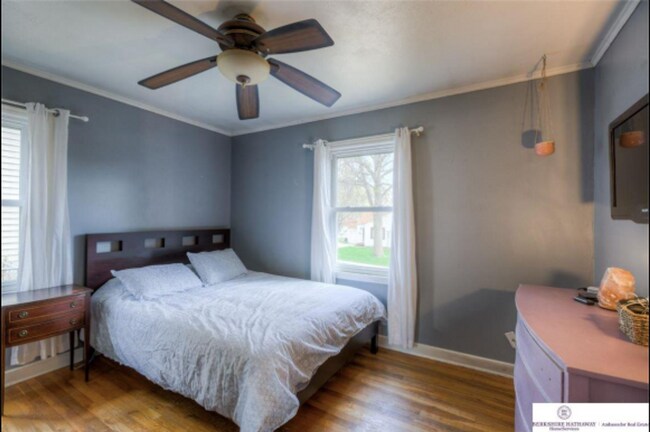 Building Photo - Charming 2 Bedroom Near Blackstone!!