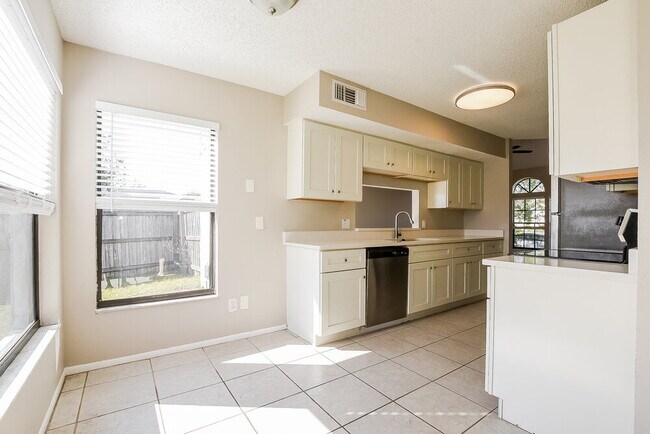 Building Photo - 1034 Burnett St