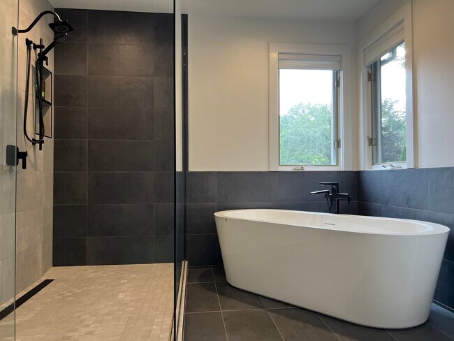 Building Photo - 4907 Pinewood Ct