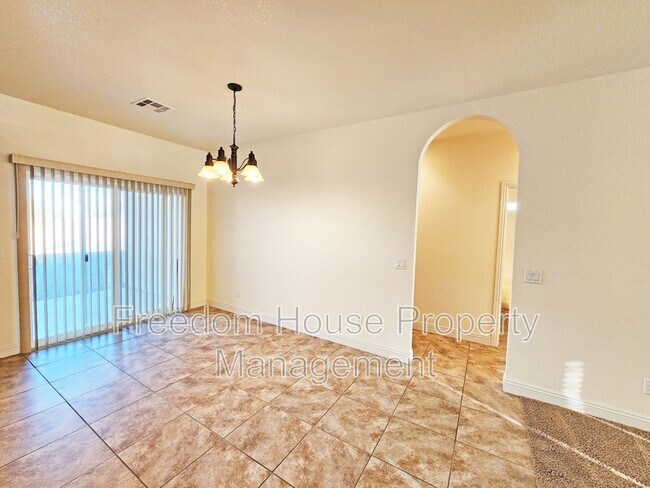 Building Photo - 4920 Honey Locust Dr