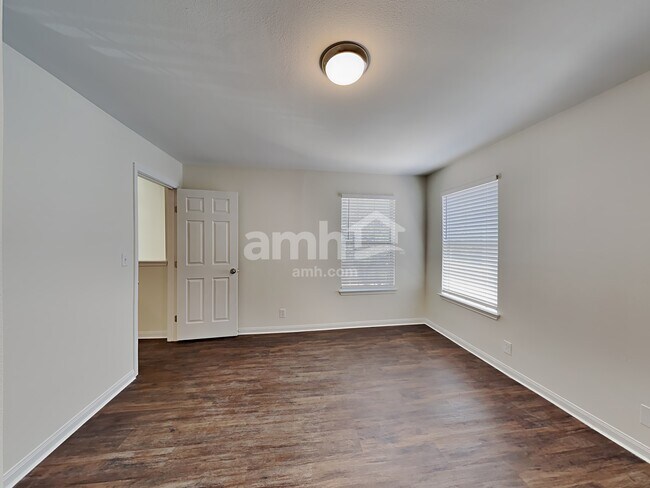 Building Photo - 9319 Foxgrove Way