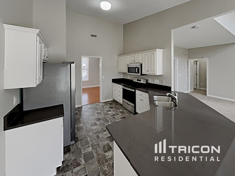 Building Photo - 2403 Glen Meadow Dr