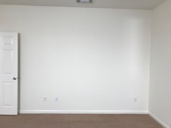 Building Photo - Two Story Home in Natomas, 3 bd/2.5ba, 2 c...