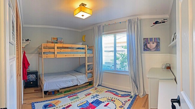 Building Photo - Beautiful 3 Bedroom, 2 Bathroom Remodeled ...