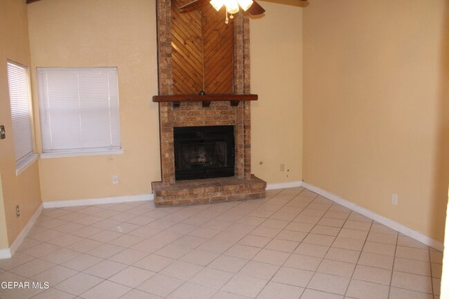 Building Photo - 11724 Jennifer Dr