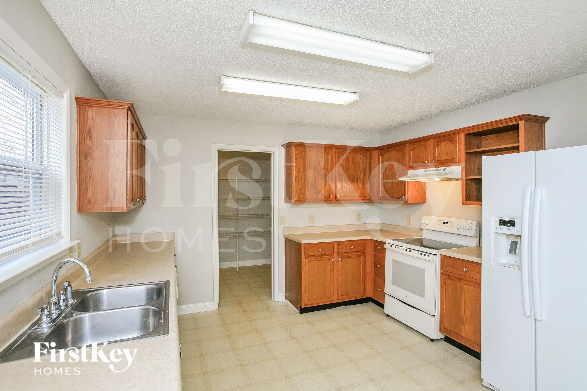 Building Photo - 14216 Country Breeze Ln