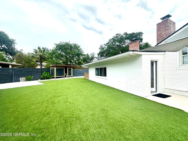 Building Photo - 5951 Clifton Ave