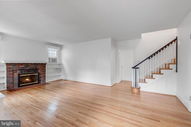 Building Photo - 4215 Chesapeake St NW