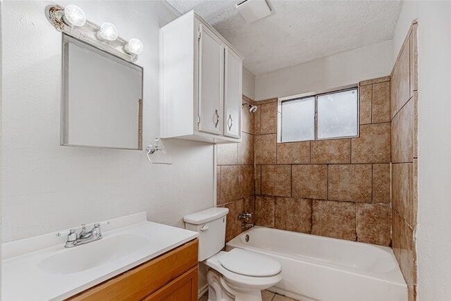 Building Photo - 2021 Kingsdale Dr