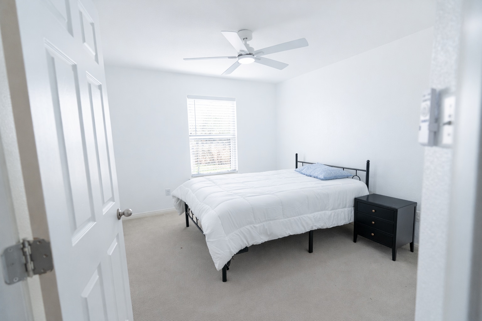 Building Photo - Room in Condo on Red Bud Ridge Ln