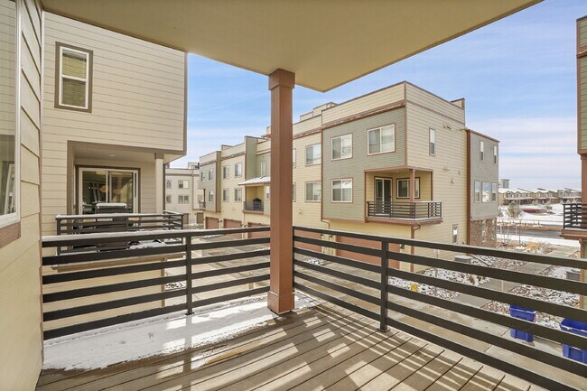Building Photo - $3,230.95 with $300 off the first month's Rent - 4 Bedrooms, 3.5 Bathrooms, Townhouse in Broomfie...