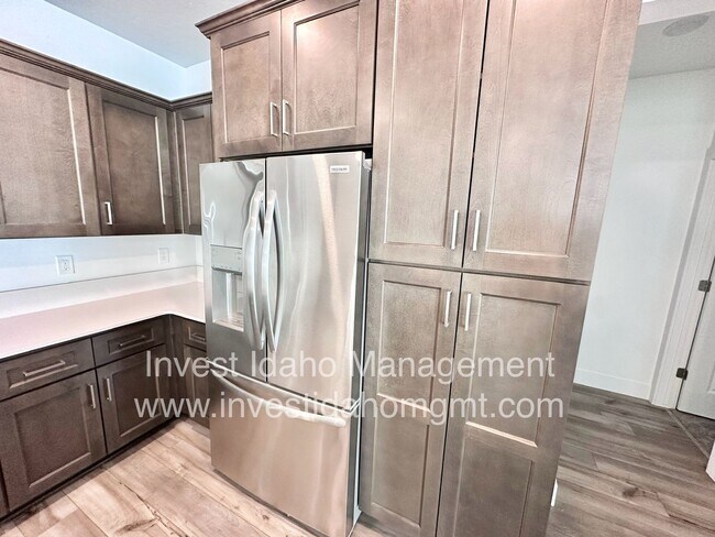 Building Photo - Beautiful less than a year old Luxury Townhome available soon!