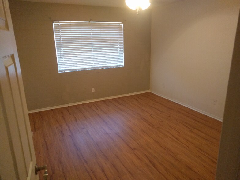 Building Photo - 6501 N 17th Ave