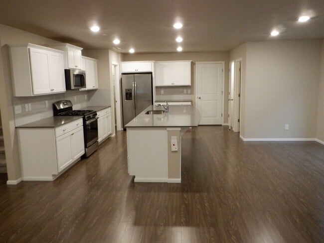 Building Photo - 3308 Hoffman Hill Blvd