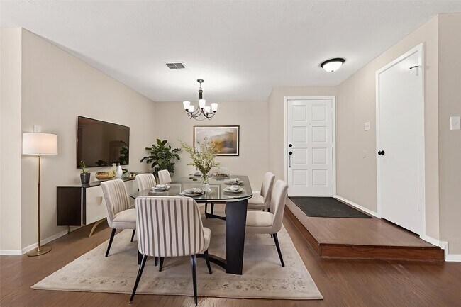 Building Photo - 22607 Fincastle Dr