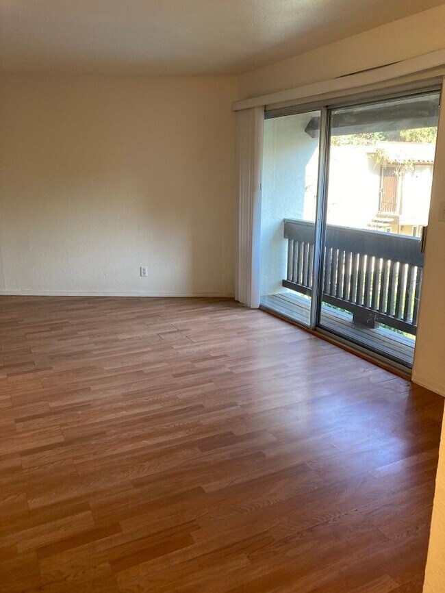 Building Photo - 975 Murrieta Blvd