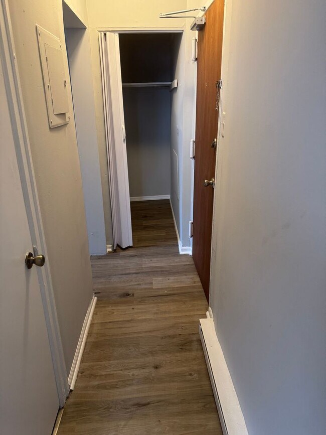 Building Photo - 1 Bedroom, 1 Bathroom Apartment Located on First Floor -- Ready For Move-In!